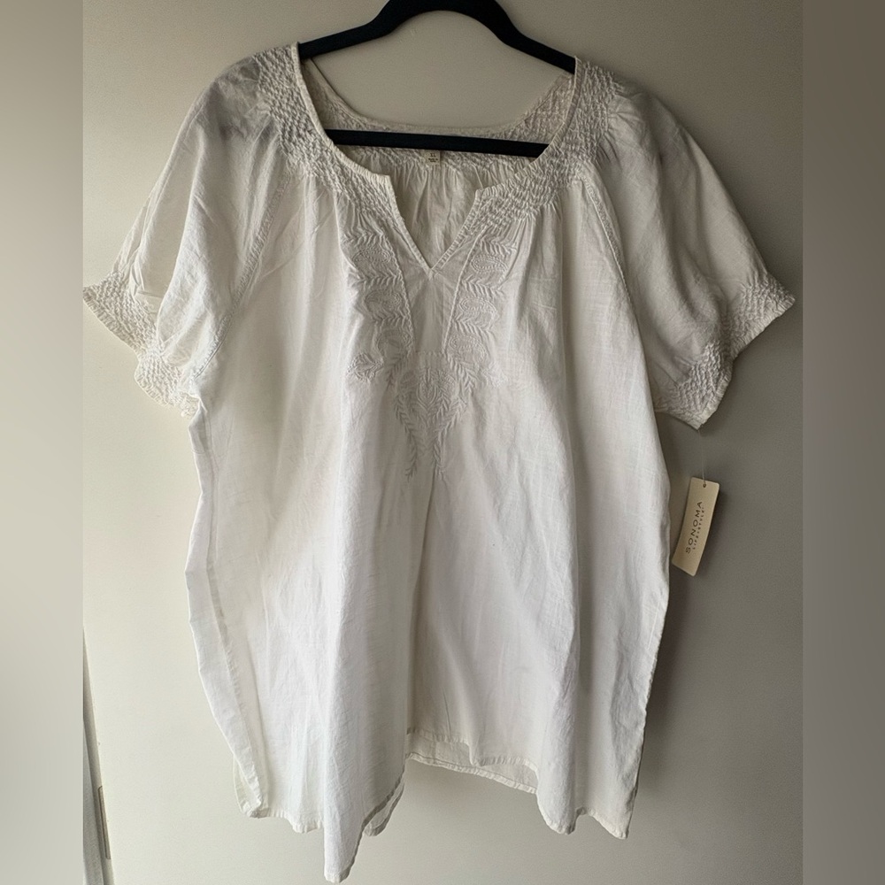 Chic White Embroidered Blouse